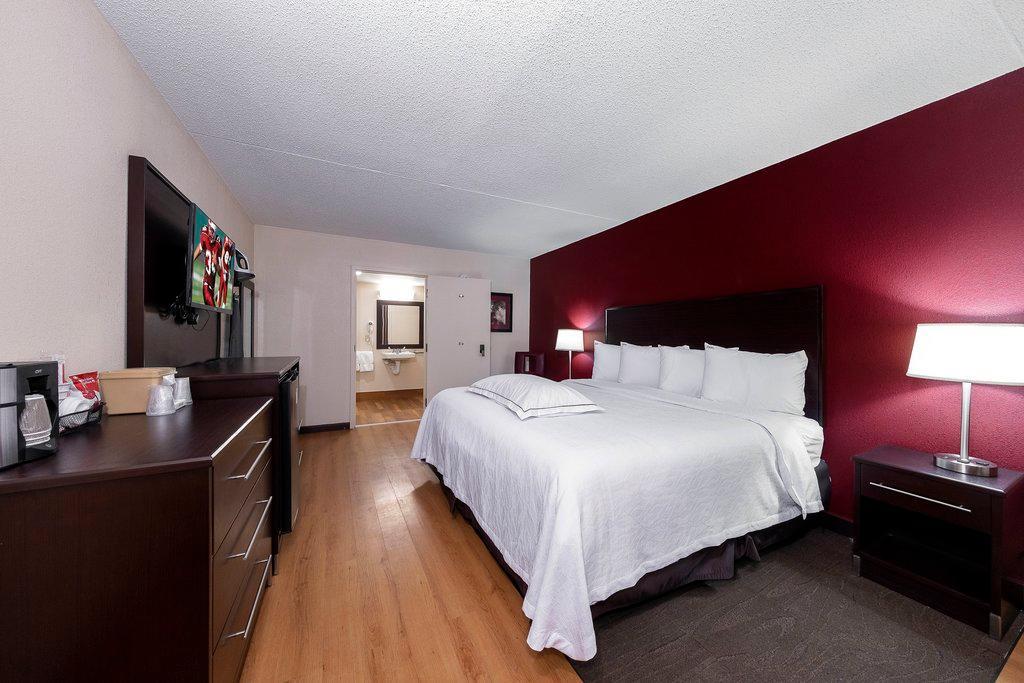 Red Roof Inn Plus+ Huntsville - Мадисон Экстерьер фото