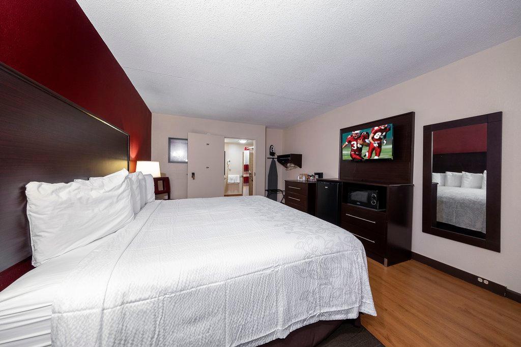 Red Roof Inn Plus+ Huntsville - Мадисон Экстерьер фото