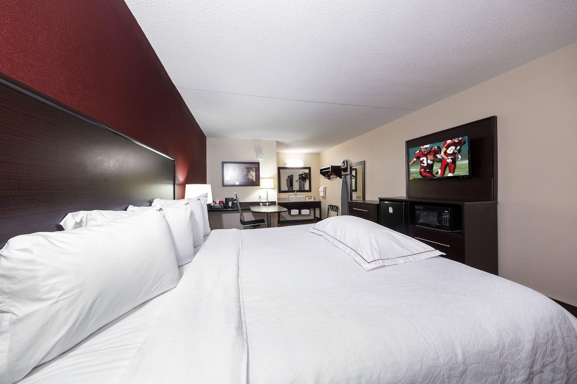 Red Roof Inn Plus+ Huntsville - Мадисон Экстерьер фото