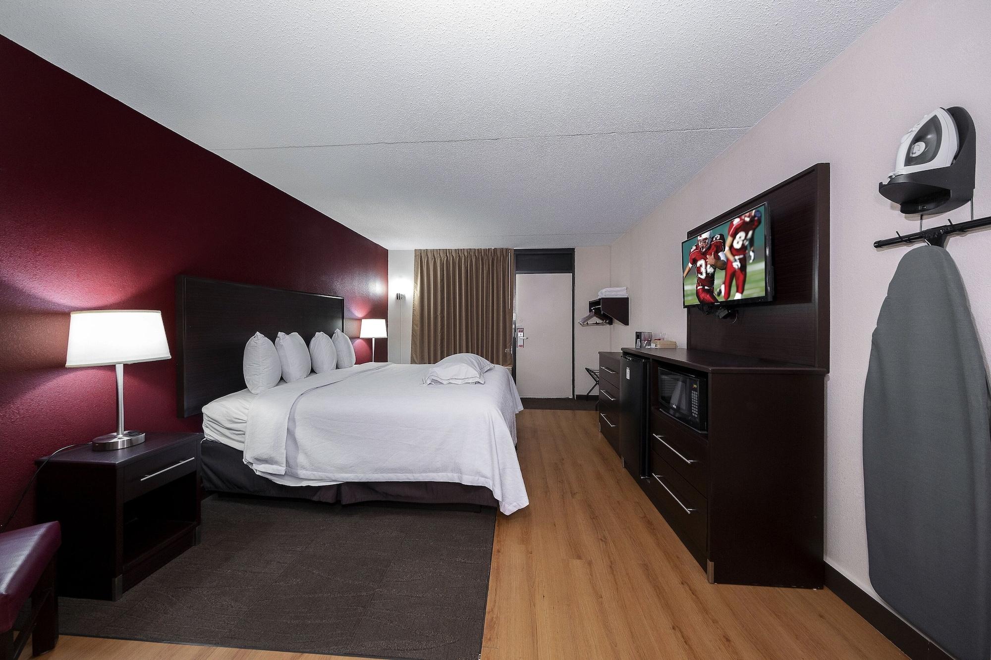 Red Roof Inn Plus+ Huntsville - Мадисон Экстерьер фото