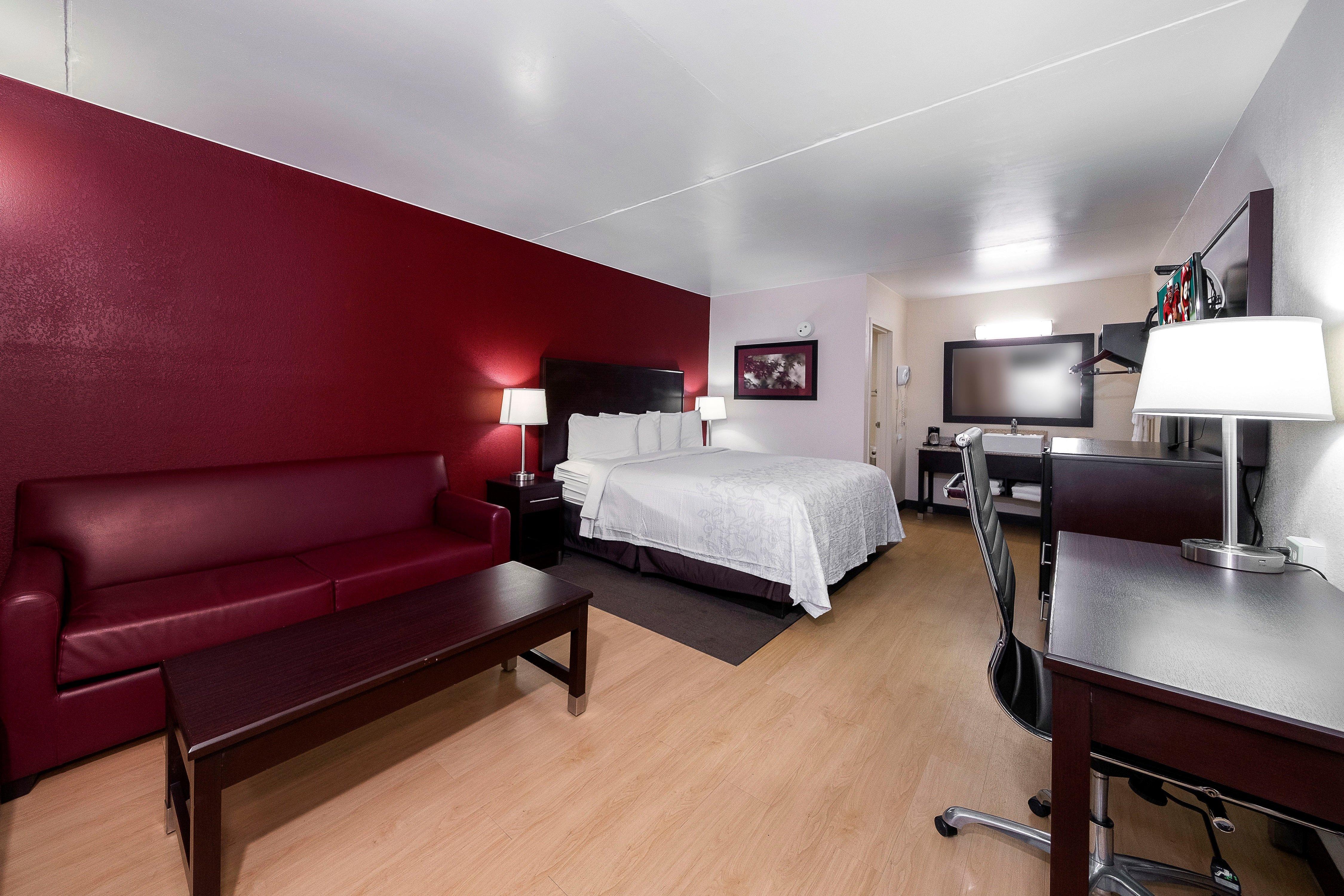 Red Roof Inn Plus+ Huntsville - Мадисон Экстерьер фото