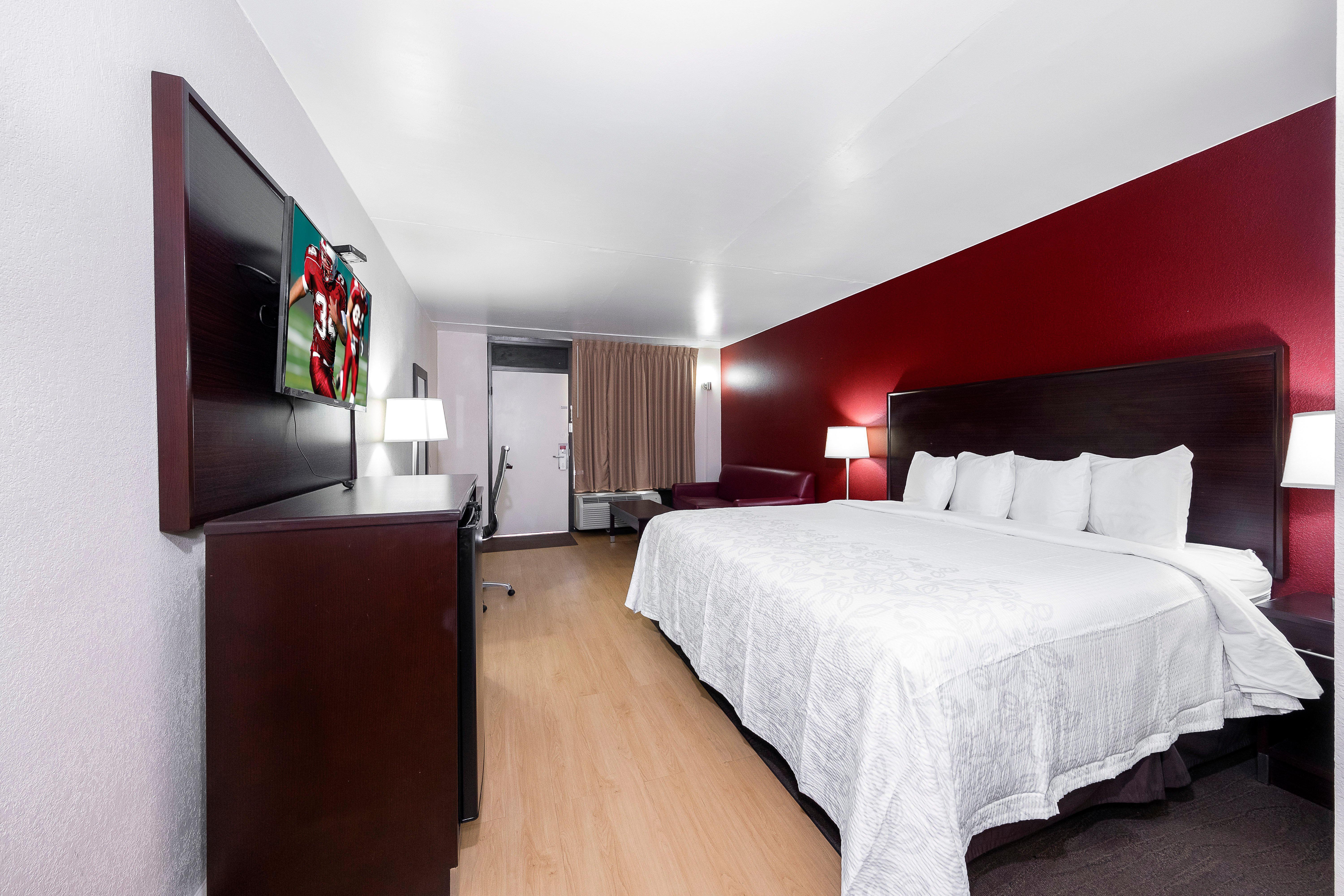 Red Roof Inn Plus+ Huntsville - Мадисон Экстерьер фото